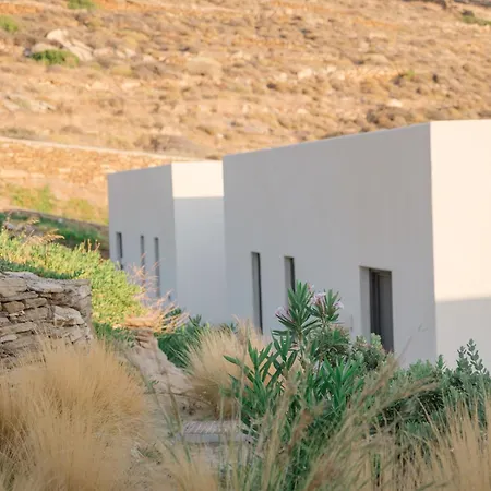 Villa Alos And *